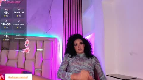 Snapshot of dreammatell_ chatting on 12/06/24, 10:05 Dream Matell online show from 12/06/24, 10:05