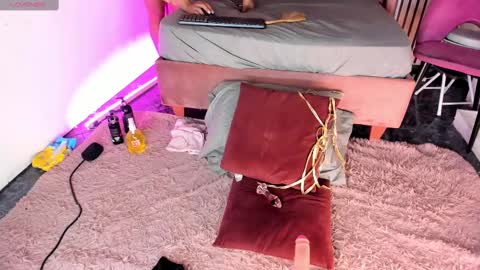 Snapshot of dreammatell_ chatting on 03/09/25, 03:01 Dream Matell online show from 03/09/25, 03:01