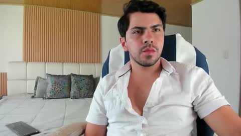 Snapshot of dreamsuxx chatting on 11/26/25, 06:31 Diego online show from 11/26/25, 06:31