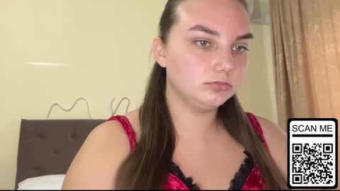 Snapshot of dreamyblushfairy chatting on 09/16/25, 02:29 Mila online show from 09/16/25, 02:29