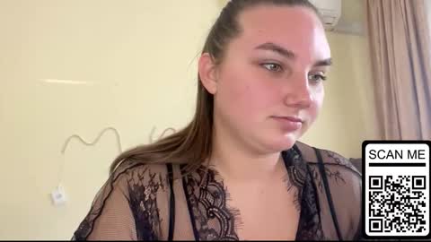 Snapshot of dreamyblushfairy chatting on 09/21/25, 02:19 Mila online show from 09/21/25, 02:19