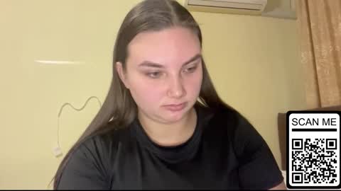 Snapshot of dreamyblushfairy chatting on 09/23/25, 02:53 Mila online show from 09/23/25, 02:53