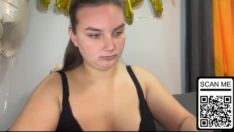 Snapshot of dreamyblushfairy chatting on 09/25/25, 06:39 Mila online show from 09/25/25, 06:39