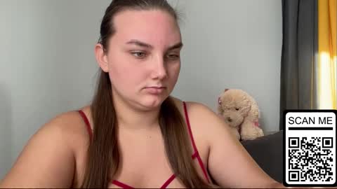 Snapshot of dreamyblushfairy chatting on 09/26/25, 02:43 Mila online show from 09/26/25, 02:43