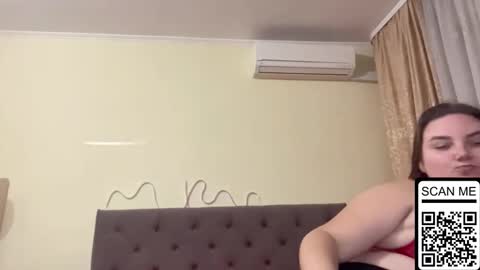 Snapshot of dreamyblushfairy chatting on 10/21/25, 05:46 Mila online show from 10/21/25, 05:46