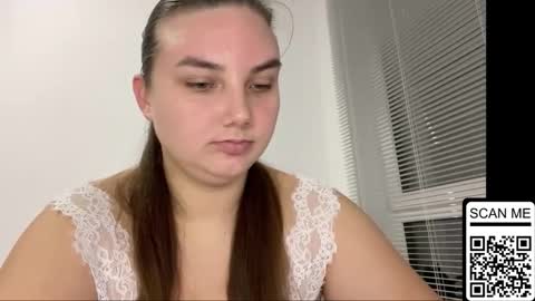 Snapshot of dreamyblushfairy chatting on 10/26/25, 08:04 Mila online show from 10/26/25, 08:04