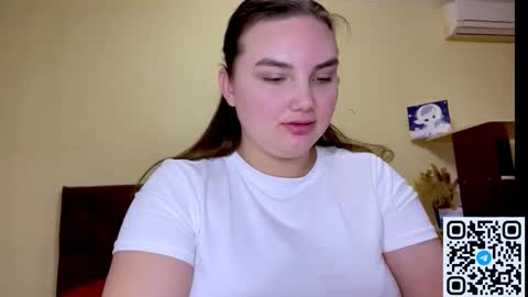 Snapshot of dreamyblushfairy chatting on 03/18/26, 03:26 Mila online show from 03/18/26, 03:26