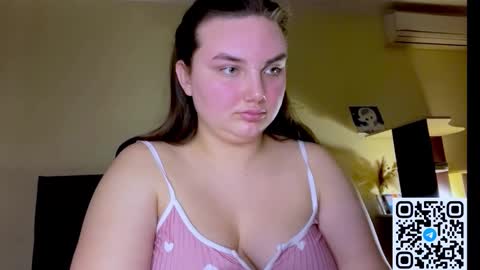 Snapshot of dreamyblushfairy chatting on 03/28/26, 06:40 Mila online show from 03/28/26, 06:40