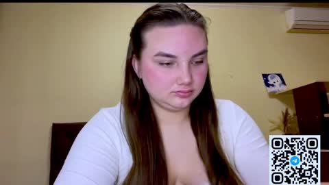 Snapshot of dreamyblushfairy chatting on 04/01/26, 06:25 Mila online show from 04/01/26, 06:25