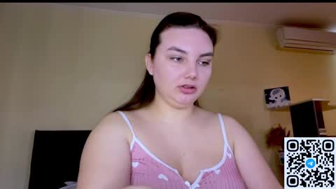 Snapshot of dreamyblushfairy chatting on 04/10/26, 09:25 Mila online show from 04/10/26, 09:25