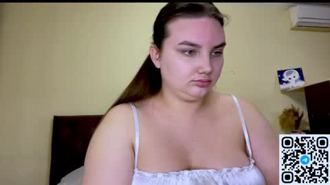 Snapshot of dreamyblushfairy chatting on 04/14/26, 04:13 Mila online show from 04/14/26, 04:13