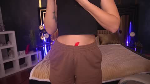 Lina online show from 01/17/25, 10:33