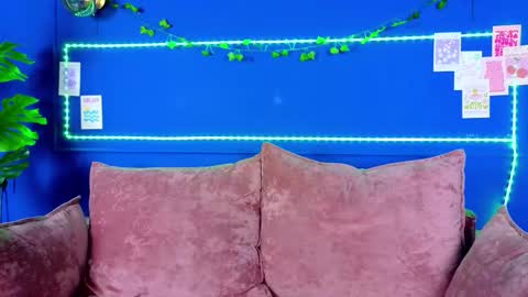 dreamymilka online show from 11/30/25, 05:00