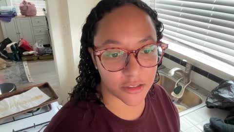 RIRI OR DREAMY online show from 12/31/24, 07:29