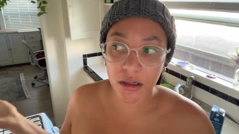 RIRI OR DREAMY online show from 01/11/25, 05:51