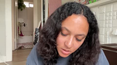 RIRI OR DREAMY online show from 01/27/25, 08:28