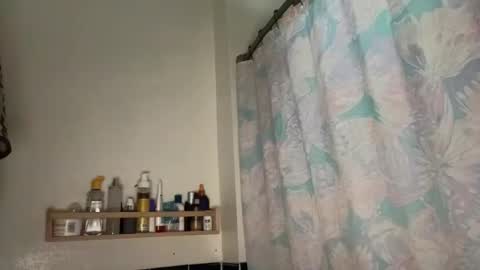 RIRI OR DREAMY online show from 11/16/25, 03:28