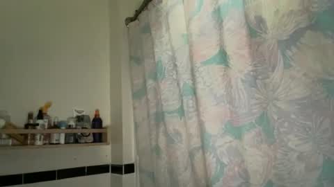 RIRI OR DREAMY online show from 12/14/25, 04:45