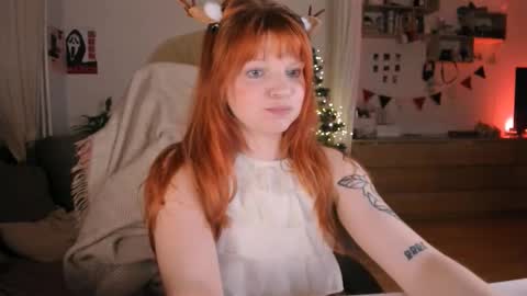 Snapshot of dreamysoul chatting on 12/18/25, 09:32 my name is Lia online show from 12/18/25, 09:32