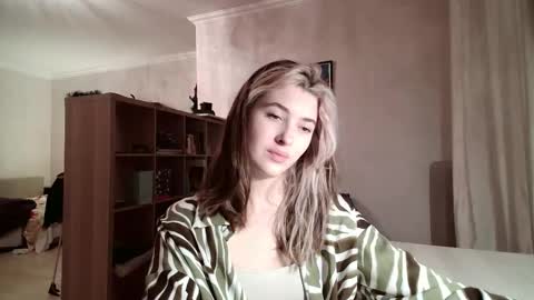 Snapshot of dremazwahlen chatting on 02/12/26, 02:56 Dia online show from 02/12/26, 02:56