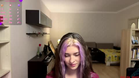 Dia online show from 04/15/26, 01:18