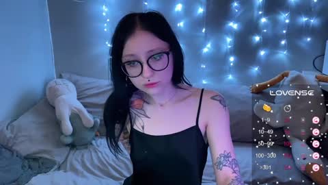 Snapshot of drillhouse_ chatting on 01/01/25, 07:10 Tara  Sonny online show from 01/01/25, 07:10