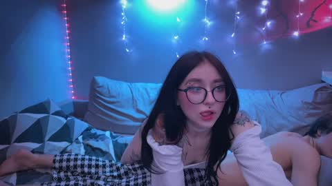 Snapshot of drillhouse_ chatting on 02/01/25, 03:52 Tara  Sonny online show from 02/01/25, 03:52
