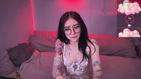 Snapshot of drillhouse_ chatting on 02/09/25, 10:43 Tara  Sonny online show from 02/09/25, 10:43