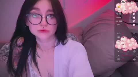 Snapshot of drillhouse_ chatting on 02/11/25, 06:11 Tara  Sonny online show from 02/11/25, 06:11