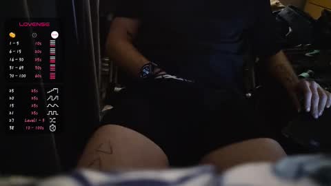 Snapshot of drippiehippie420 chatting on 12/21/25, 06:09 drippiehippie420 online show from 12/21/25, 06:09