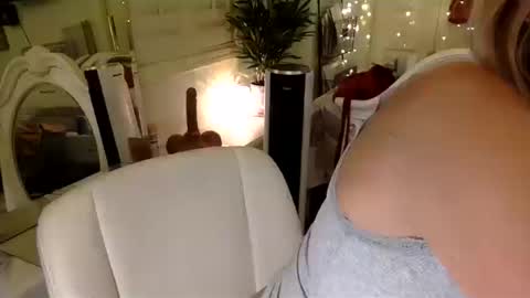 Bluejay0713 online show from 10/14/25, 08:37