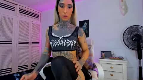 Snapshot of drippyorlove chatting on 12/04/25, 02:26 drippyorlove online show from 12/04/25, 02:26