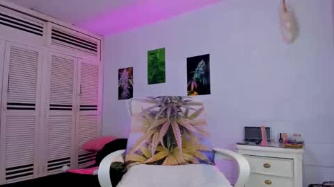 Snapshot of drippyorlove chatting on 12/17/25, 01:39 drippyorlove online show from 12/17/25, 01:39