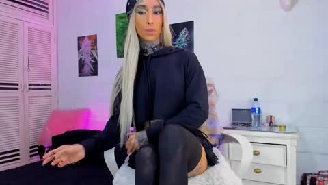 Snapshot of drippyorlove chatting on 12/18/25, 02:12 drippyorlove online show from 12/18/25, 02:12