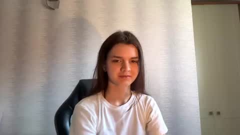 Snapshot of drizzlepuff chatting on 07/10/26, 11:35 Anna online show from 07/10/26, 11:35