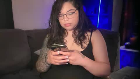 Snapshot of drizzypeach602 chatting on 04/17/26, 03:42 Drizzypeach602 online show from 04/17/26, 03:42