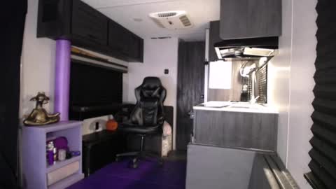 Snapshot of drizzys_room chatting on 11/15/25, 11:18 DirtyDrizzy online show from 11/15/25, 11:18