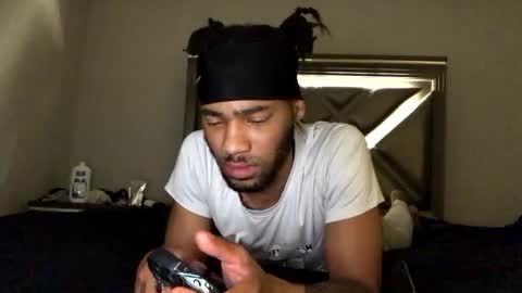 Snapshot of drobbb656 chatting on 11/08/25, 11:32 2xTheTrouble online show from 11/08/25, 11:32