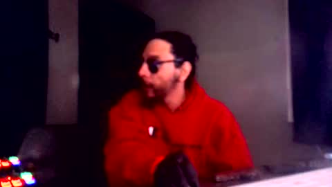 Snapshot of drogoloko233 chatting on 11/27/25, 04:25 drogo lpkp online show from 11/27/25, 04:25