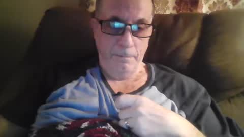 Snapshot of drthick1224 chatting on 12/13/25, 10:26 drthick1224 online show from 12/13/25, 10:26