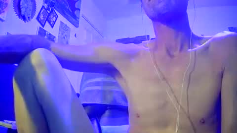 Snapshot of druedowm chatting on 12/18/25, 09:32 druedowm online show from 12/18/25, 09:32