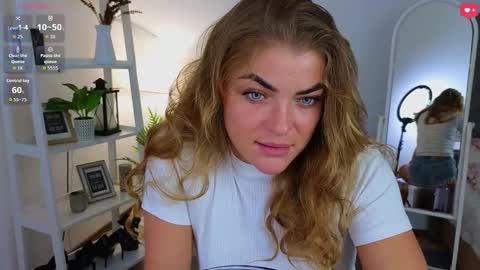 Snapshot of drunk_angel_ chatting on 09/14/25, 04:33 Donna online show from 09/14/25, 04:33