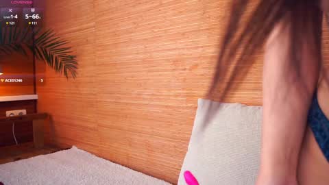 Snapshot of drutywerri chatting on 12/19/24, 09:29 Polly day and Amelia night online show from 12/19/24, 09:29