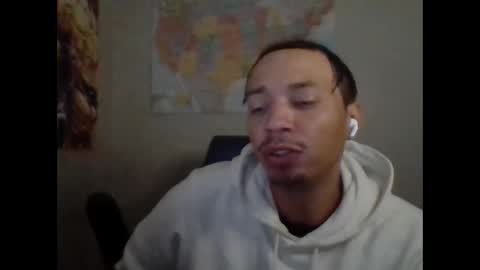 Snapshot of dubz07 chatting on 11/15/25, 03:52 dubz07 online show from 11/15/25, 03:52