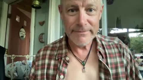 Snapshot of dudeinnh chatting on 09/26/25, 10:14 Steve online show from 09/26/25, 10:14