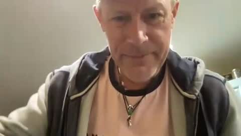 Snapshot of dudeinnh chatting on 11/09/25, 06:50 Steve online show from 11/09/25, 06:50