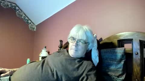 Snapshot of dug38 chatting on 06/08/26, 02:01 Doug online show from 06/08/26, 02:01