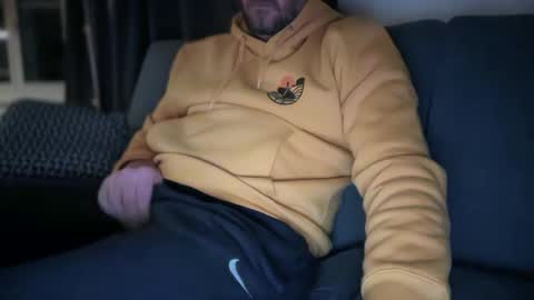 Snapshot of duke_london chatting on 02/19/25, 07:05 Duke online show from 02/19/25, 07:05