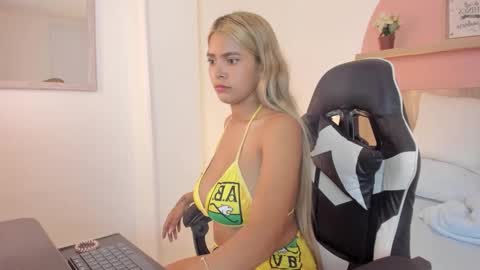 D U L C E  online show from 10/24/25, 09:00