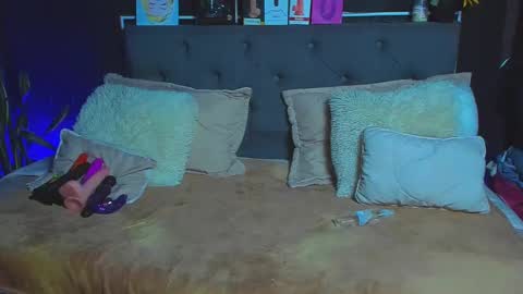 C E L E S T E  online show from 02/06/25, 11:21